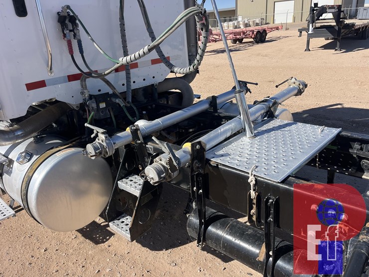 2021-freightliner-coronado-122-sd-image-3