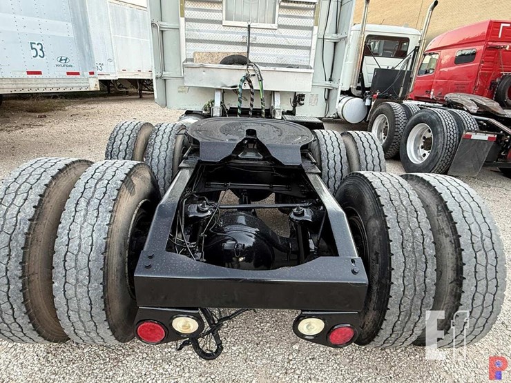 2007-peterbilt-379-image-8