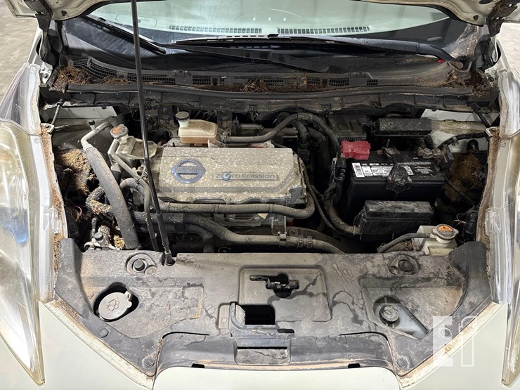 2011-nissan-leaf-image-23