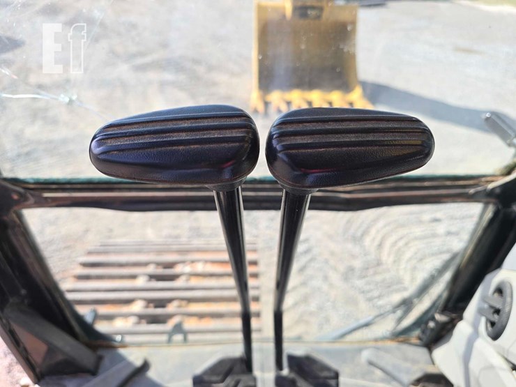 2016-caterpillar-349fl-image-13