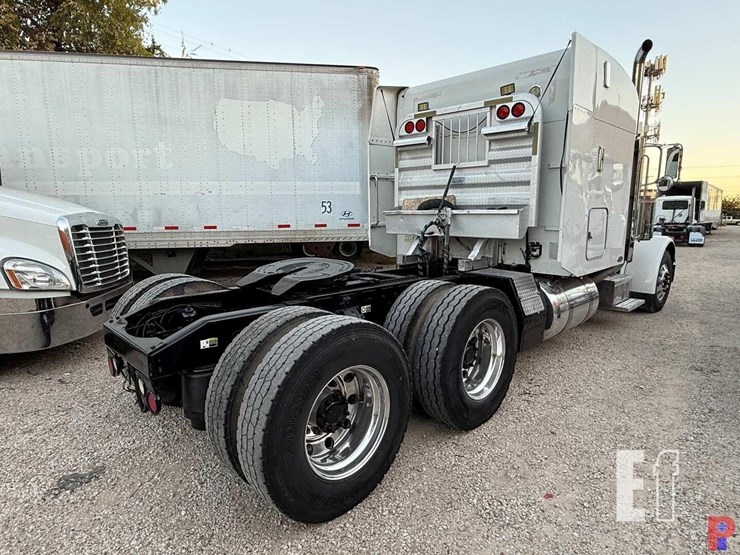 2007-peterbilt-379-image-3
