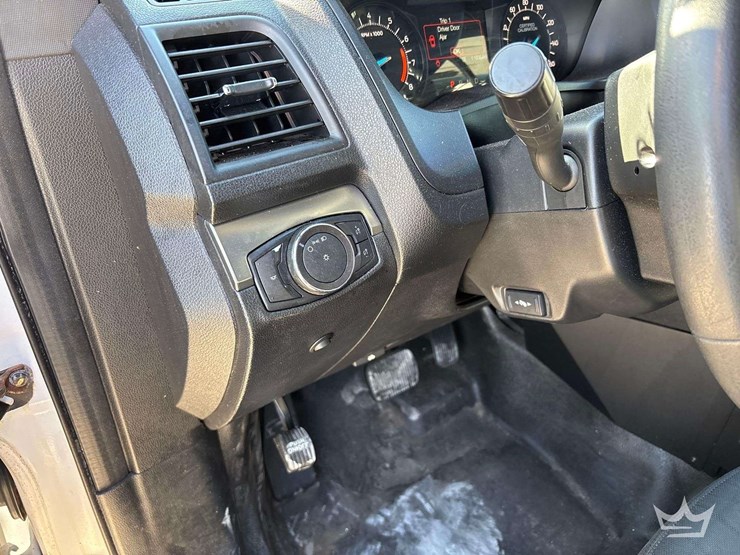 2018-ford-explorer-image-14