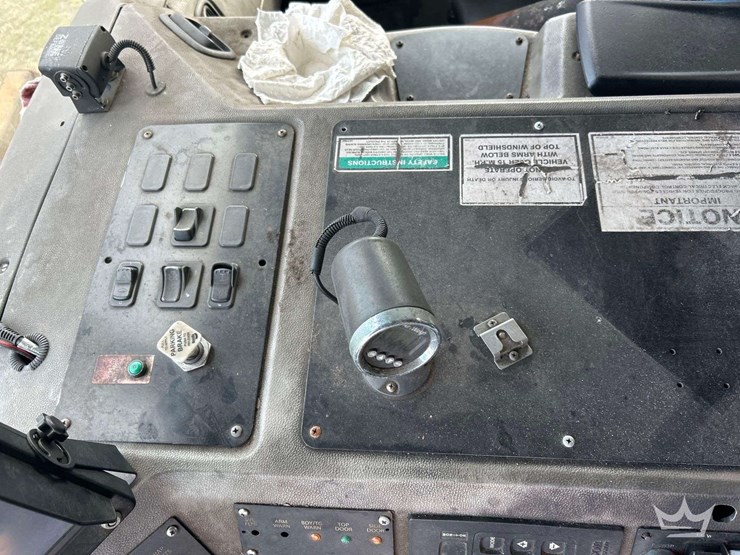 2018-peterbilt-320-image-14