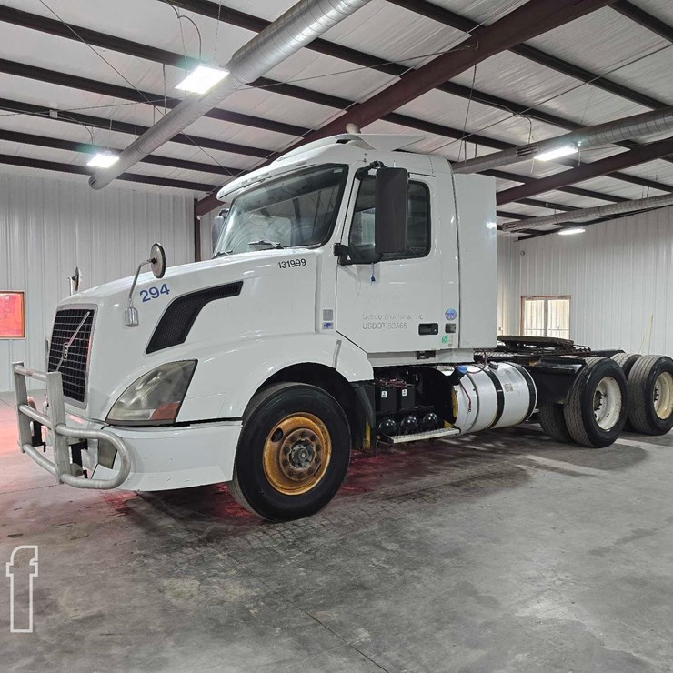 2013 VOLVO VNL64T300