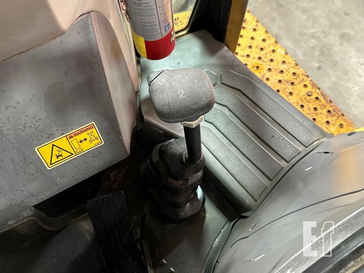 2017-caterpillar-415f2-image-27