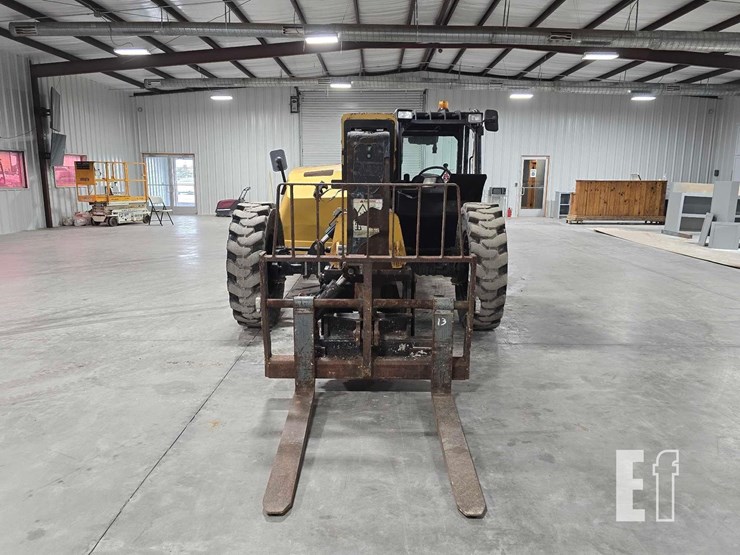 2015-caterpillar-tl642c-image-7