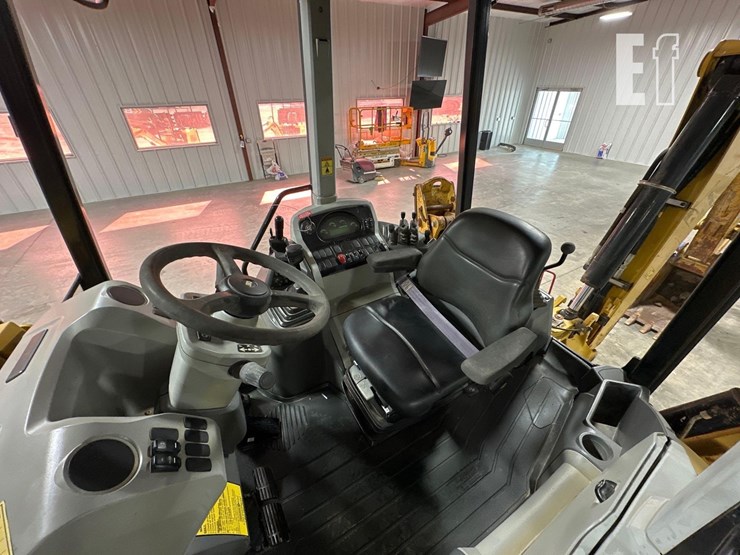 2017-caterpillar-415f2-image-21