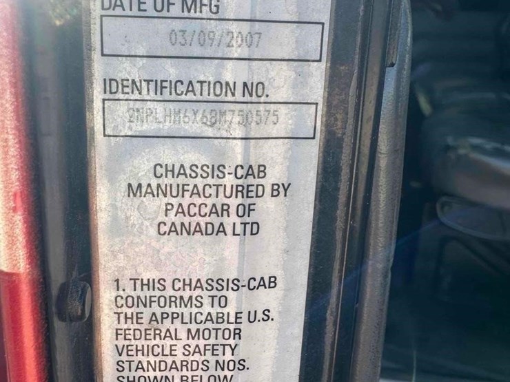 2008-peterbilt-335-image-21