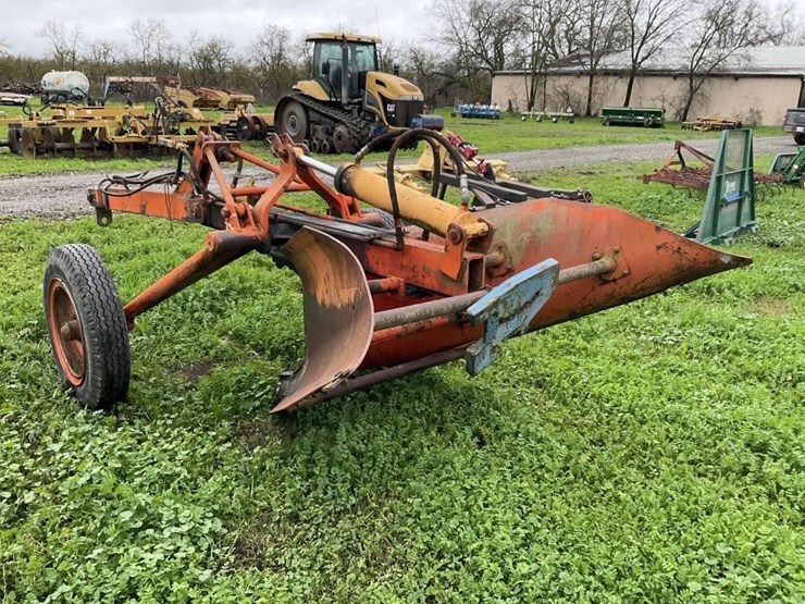 (offsite)-yonkers-johnson-300a-pull-v-ditcher-image-3