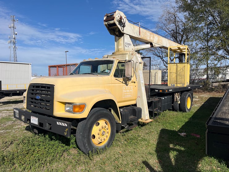 #2-•-1996-ford-f80-boom-truck-image-1