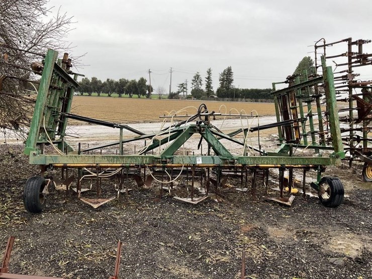 custom-3-pt-5-row-60"-fold-up-cultivator-image-3