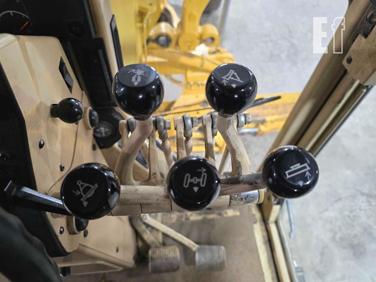 2006-caterpillar-140h-image-68