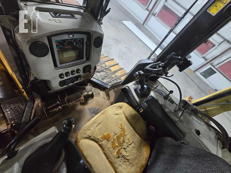 2013-caterpillar-d6n-lgp-image-13