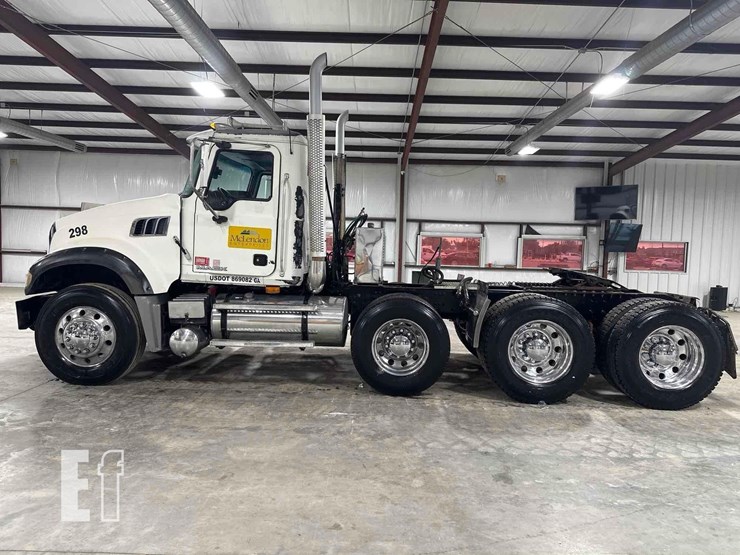 2009-mack-granite-gu713-image-11