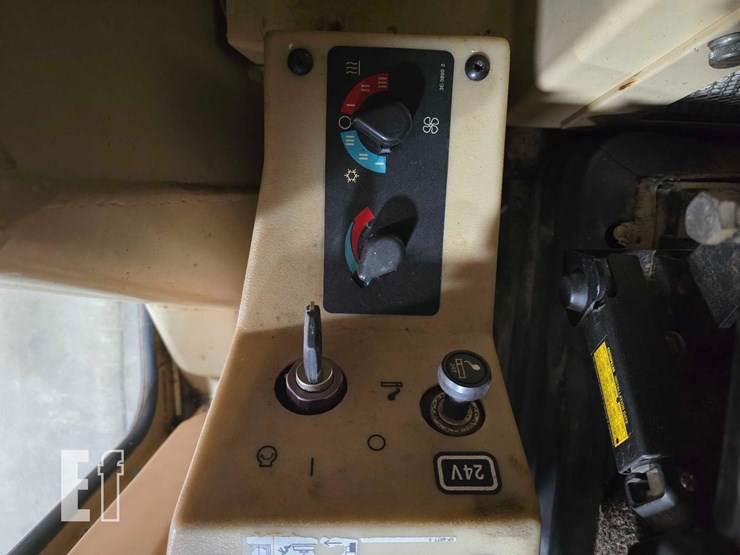 2004-caterpillar-140h-image-22