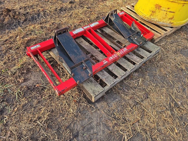 westendorf-stack-saver-2-skid-steer-attachment-image-4