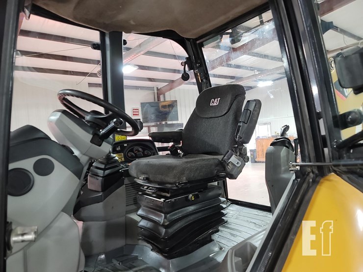 2015-caterpillar-420f-it-image-15