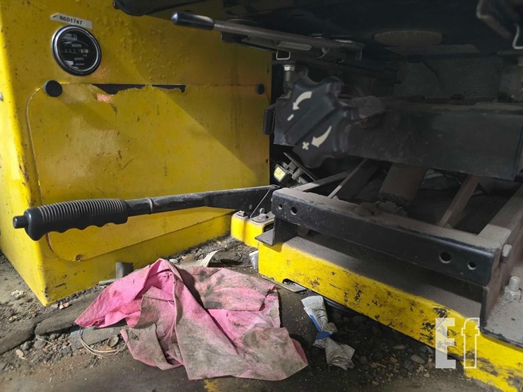 2013-superior-broom-dt80ct-image-26