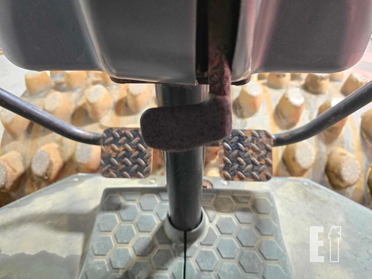 2012-caterpillar-cp56b-image-20