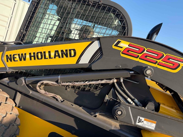 2012-new-holland-l225-image-7