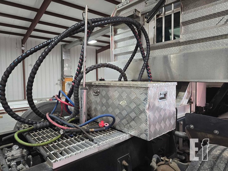 2005-mack-vision-cxn613-image-33