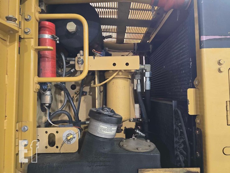 2004-caterpillar-140h-image-39