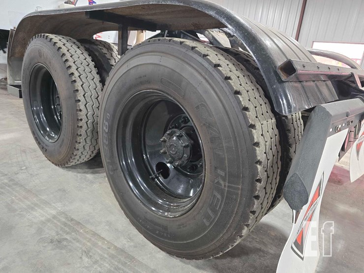 2005-international-9400-image-19