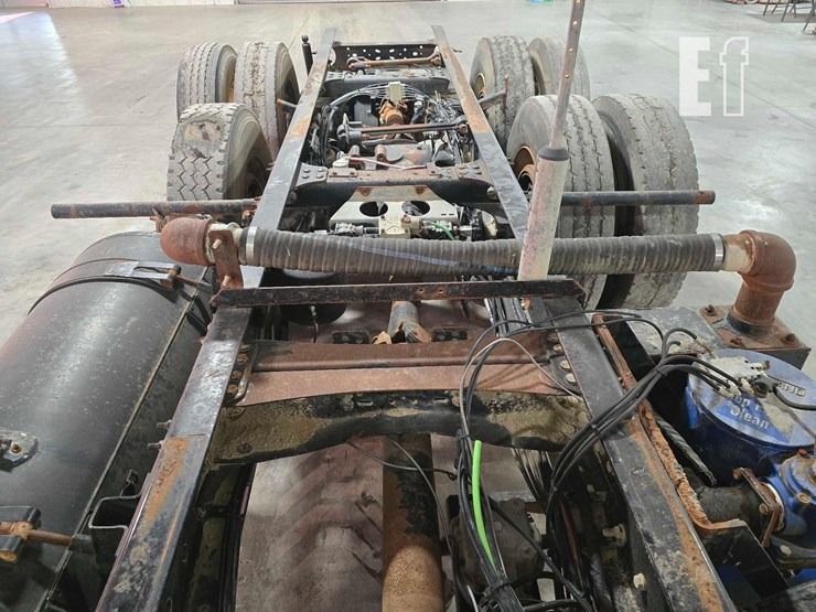 2012-mack-granite-gu713-image-20