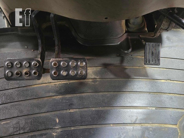 2013-case-580n-image-16