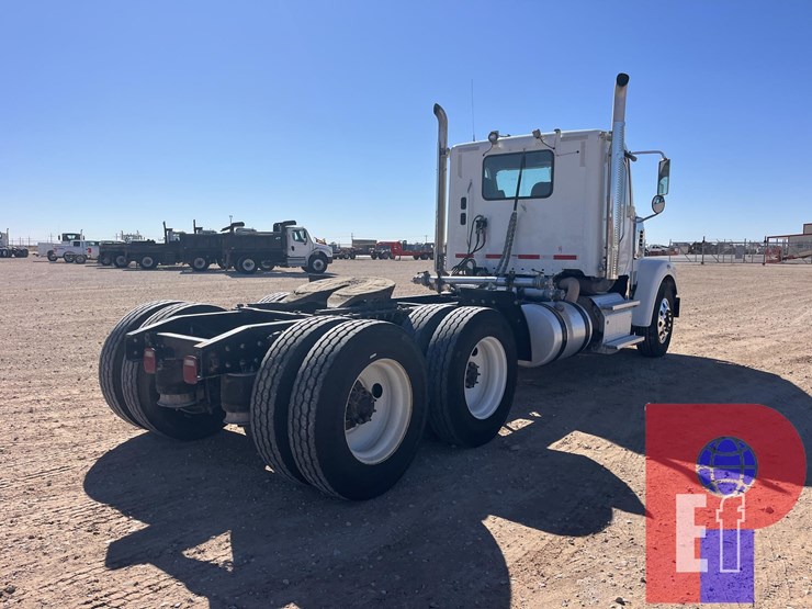 2021-freightliner-coronado-122-sd-image-6