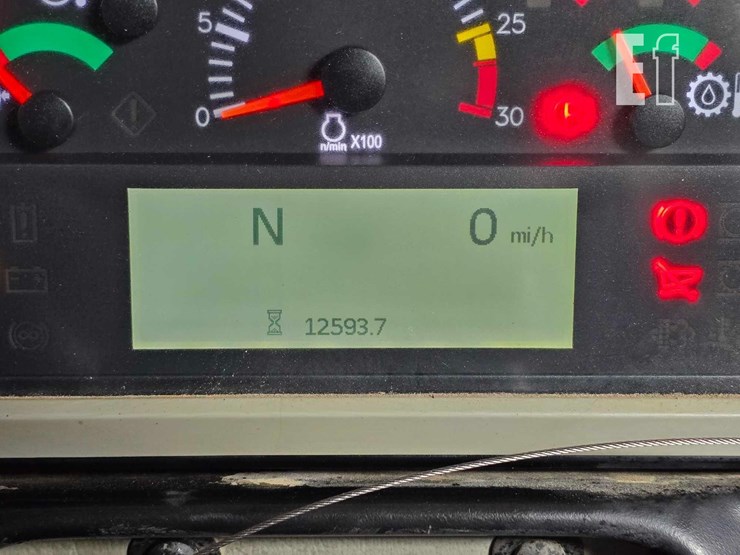 2015-caterpillar-745c-image-16