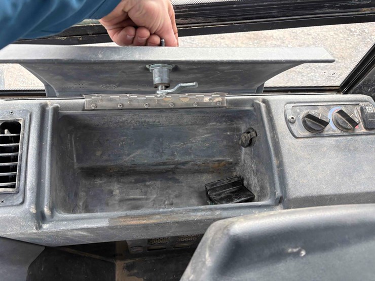 2015-caterpillar-d5k2-lgp-image-20