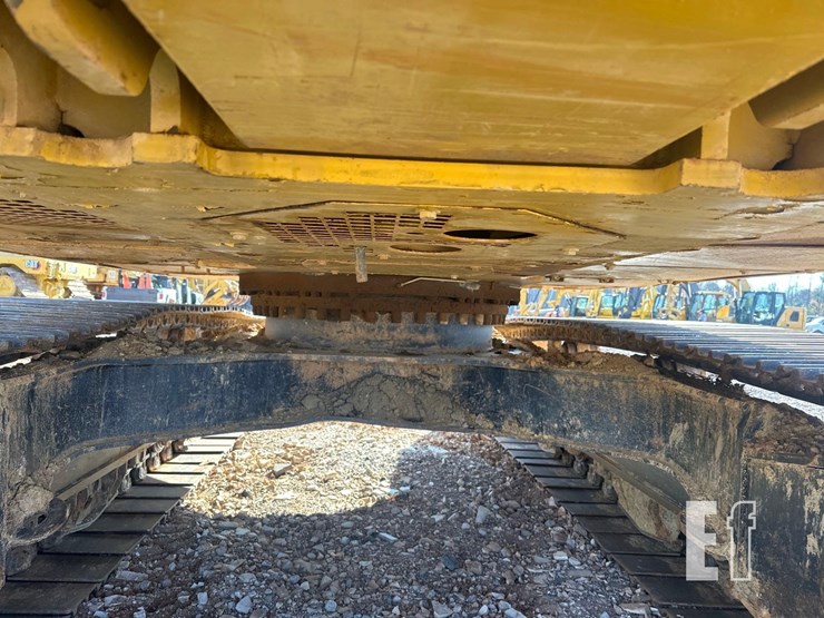 2018-caterpillar-320-image-9