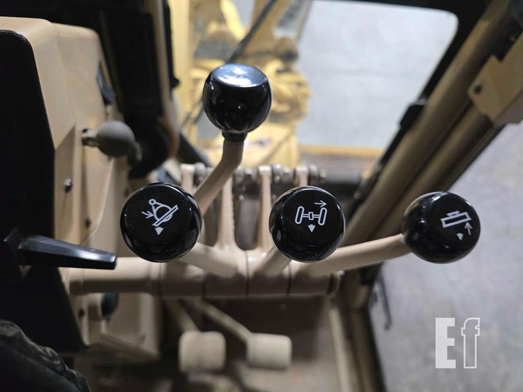 2007-caterpillar-140h-image-16