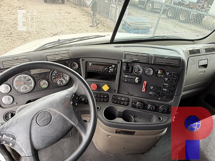 2018-freightliner-cascadia-125-image-18