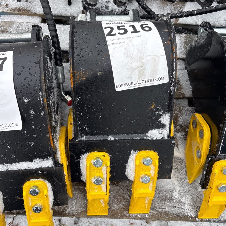#2516 • 2025 Unused IR 20cm toothed bucket
