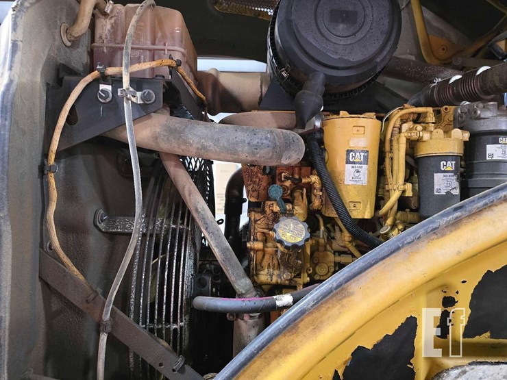 2012-caterpillar-cp56b-image-27