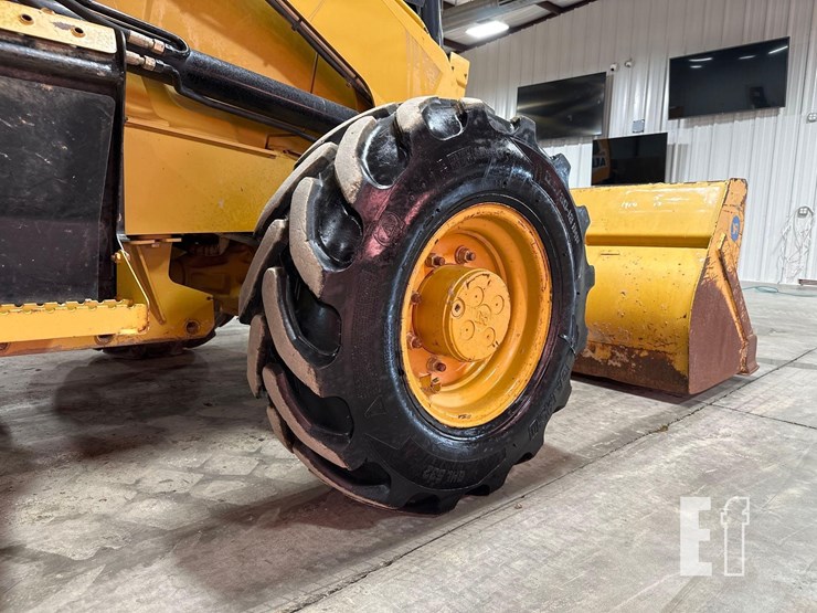 2017-caterpillar-415f2-image-34