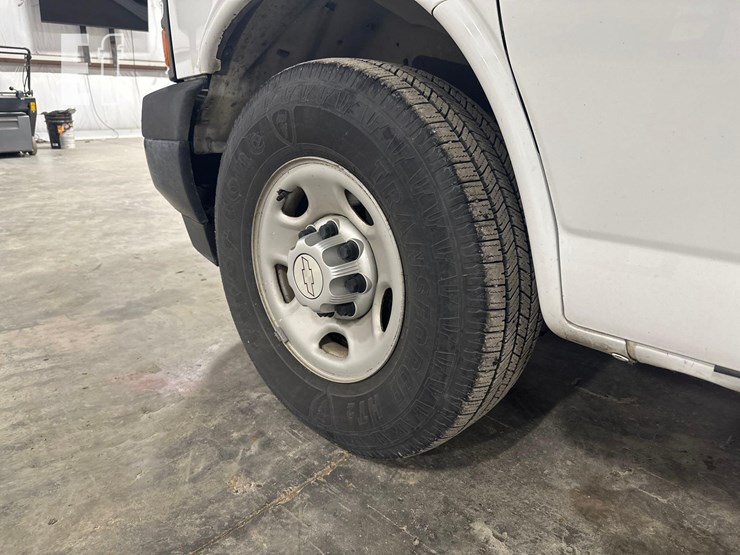 2017-chevrolet-express-2500-image-20