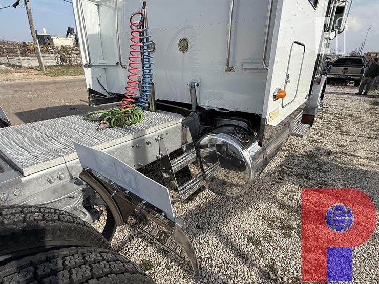 2006-peterbilt-379-image-9