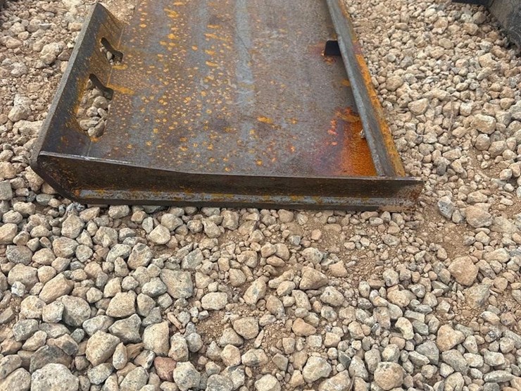 wolverine-skid-steer-quick-attach-plate-image-1