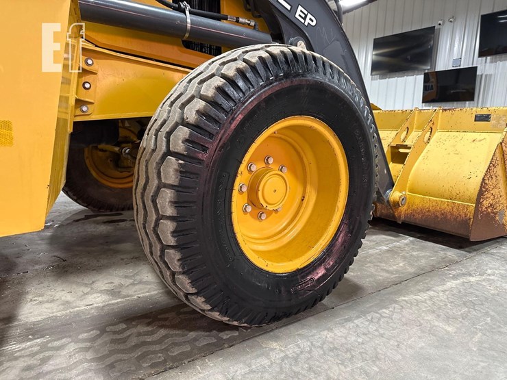 2020-deere-310l-ep-image-31