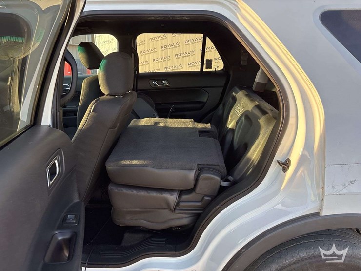 2016-ford-explorer-image-17