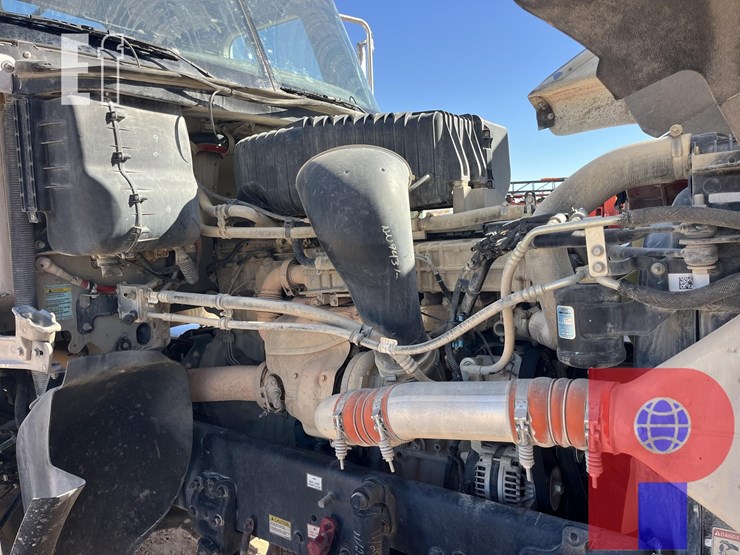 2022-freightliner-coronado-122-sd-image-8