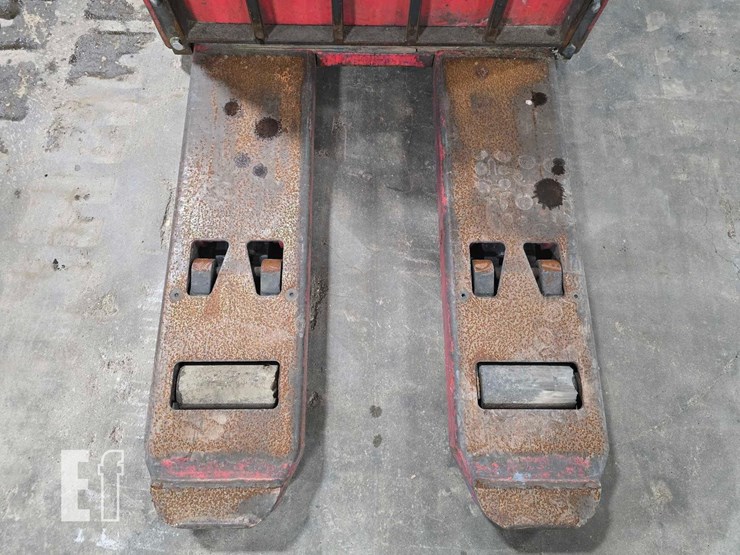 raymond-8400-image-11