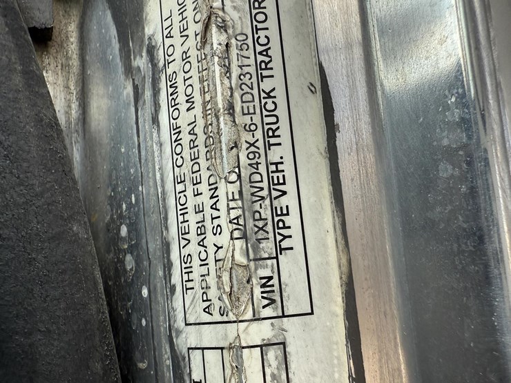 2014-peterbilt-388-image-11