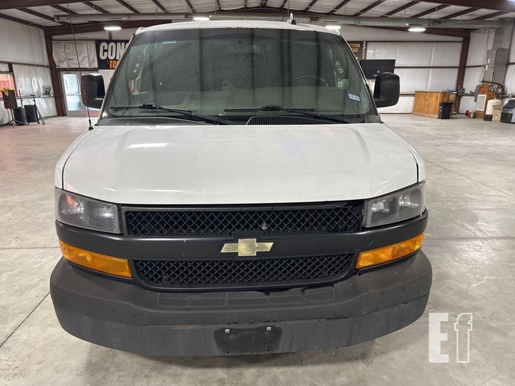 2018-chevrolet-express-2500-image-7