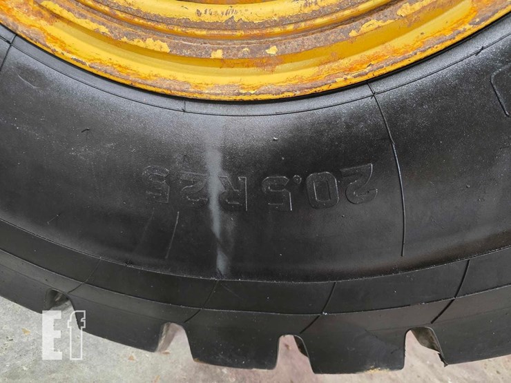 2015-caterpillar-930m-image-29