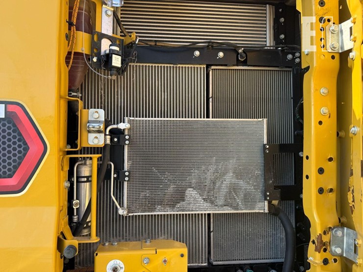 2023-caterpillar-320gc-image-26