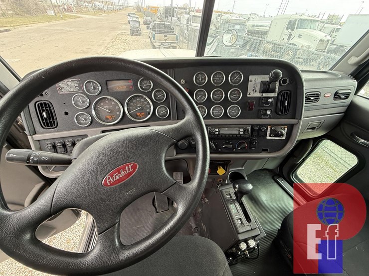 2014-peterbilt-388-image-15